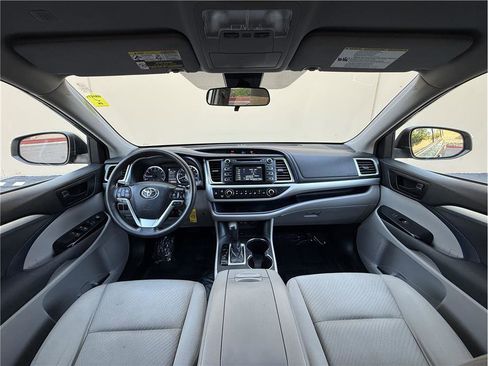 Used 2019 Toyota Highlander LE FWD image 16