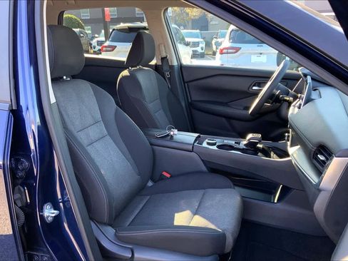 Used 2024 Nissan Rogue SV image 8