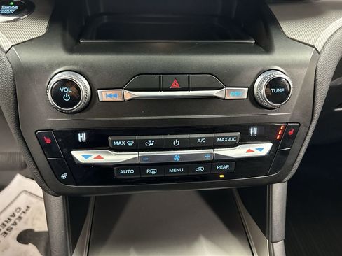 Used 2020 Ford Explorer XLT w/ Comfort Package image 16