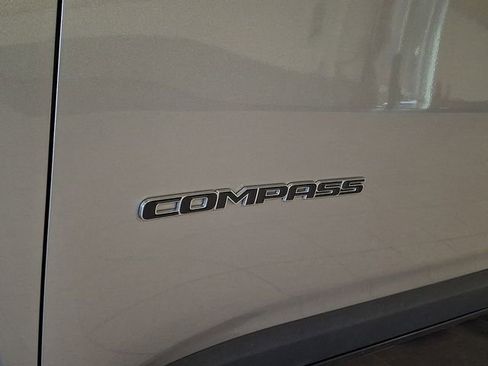 Used 2018 Jeep Compass Latitude w/ Cold Weather Group image 27