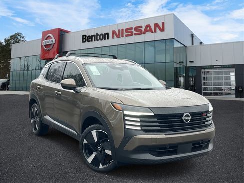 Certified 2025 Nissan Kicks SR image 3