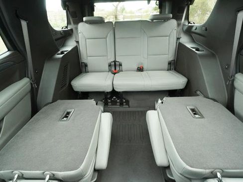 Used 2024 GMC Yukon SLT w/ SLT Premium Package image 30