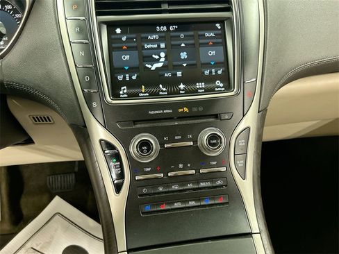 Used 2017 Lincoln MKX Reserve image 17