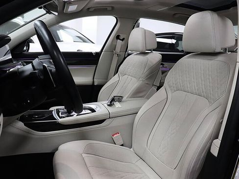 Used 2018 BMW 740i RWD image 10