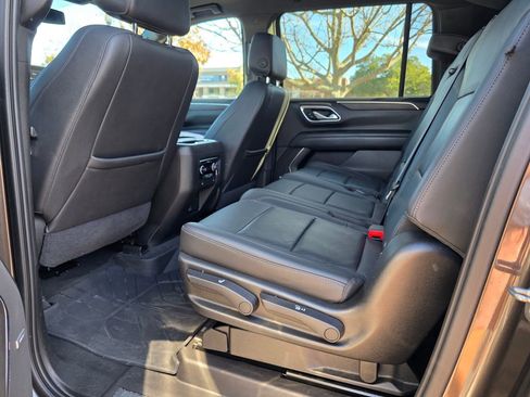 Used 2021 Chevrolet Suburban LT image 29