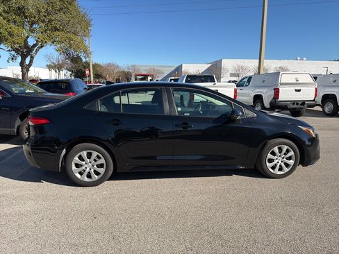 Used 2025 Toyota Corolla LE image 6