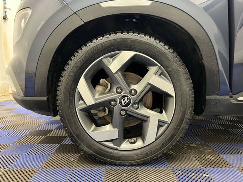 Used 2021 Hyundai Venue image 8