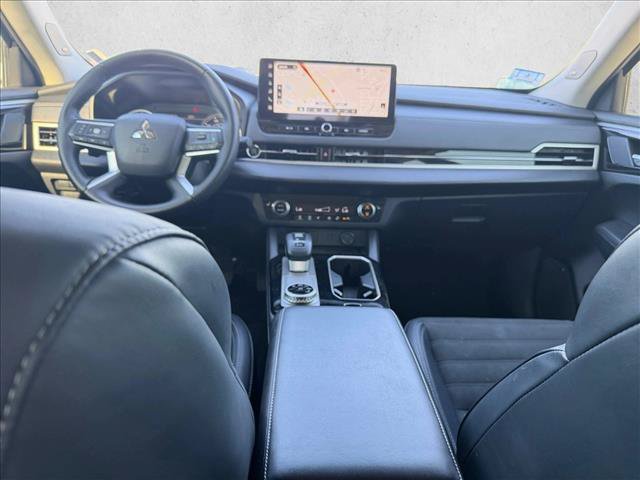 Used 2025 Mitsubishi Outlander SE FWD image 20