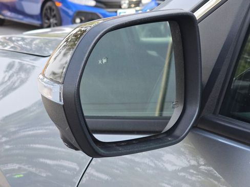 Used 2025 GMC Acadia Elevation image 9