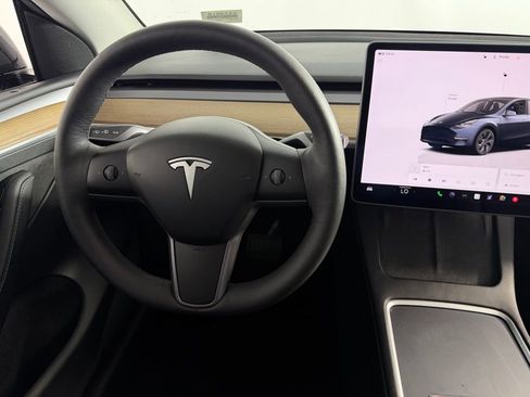Used 2024 Tesla Model Y Long Range AWD/4WD image 12