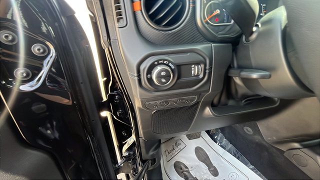 Used 2026 Jeep Gladiator Mojave AWD/4WD image 11