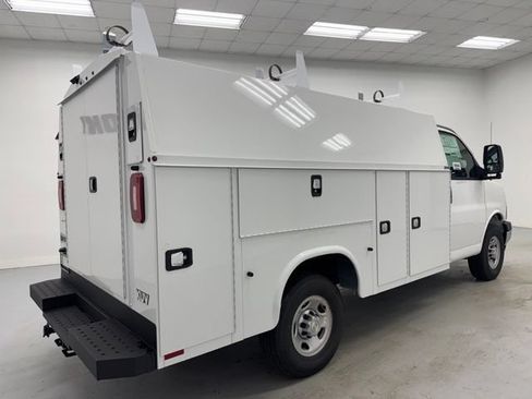 New 2026 Chevrolet Express 3500 w/ Power Convenience Package RWD image 5