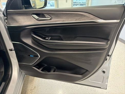 Used 2022 Jeep Grand Cherokee Overland image 50