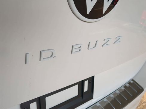New 2025 Volkswagen ID. Buzz Pro S image 13