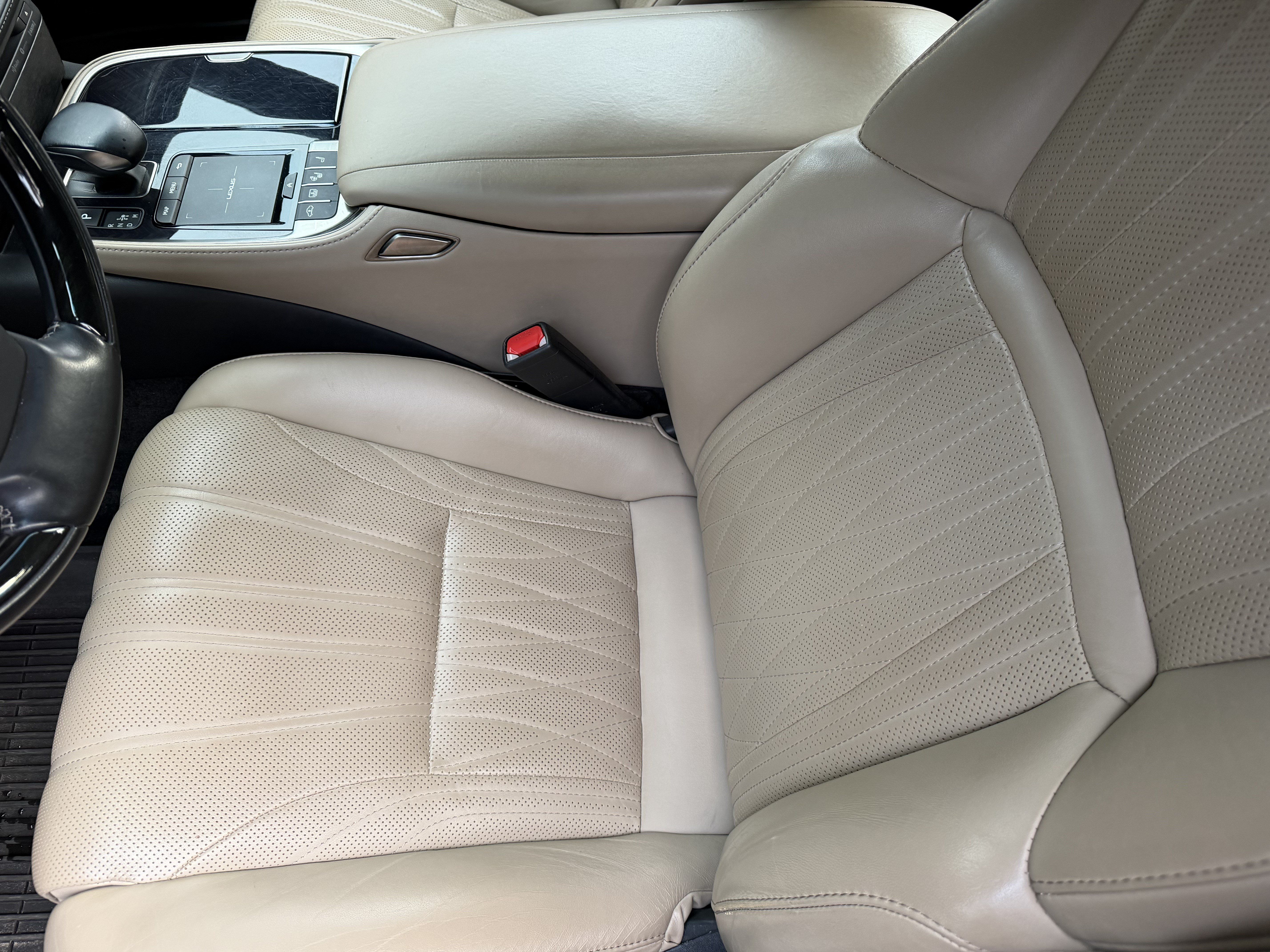 Used 2022 Lexus LS 500 w/ Interior Upgrade Package RWD image 16