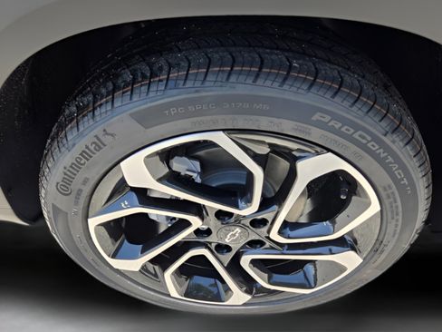 New 2026 Chevrolet Trax RS w/ Sunroof Package FWD image 29