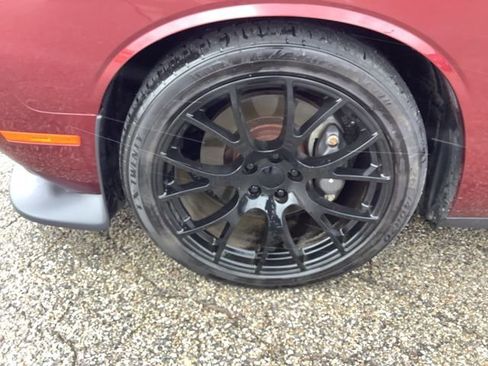 Used 2017 Dodge Challenger R/T Scat Pack w/ Leather Interior Group image 33