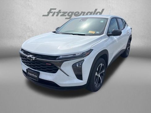 Used 2024 Chevrolet Trax RS w/ Driver Confidence Package FWD image 1