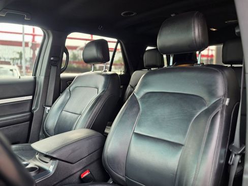Used 2016 Ford Explorer XLT w/ Equipment Group 202A image 23