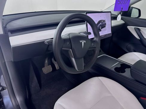Used 2022 Tesla Model Y Long Range AWD/4WD image 9