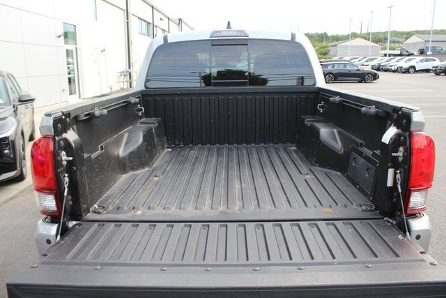 Used 2021 Toyota Tacoma SR5 AWD/4WD image 23