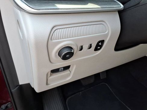 Used 2022 Jeep Wagoneer Series I w/ Convenience Group I AWD/4WD image 24