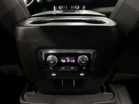 Used 2022 GMC Yukon SLT w/ SLT Luxury Package AWD/4WD image 48
