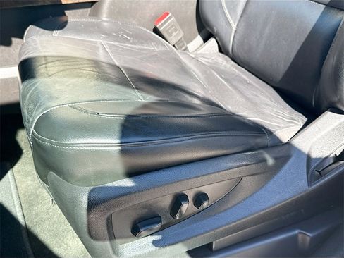 Used 2018 Chevrolet Suburban LT image 21