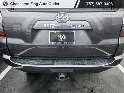 Used 2017 Toyota 4Runner SR5 image 7