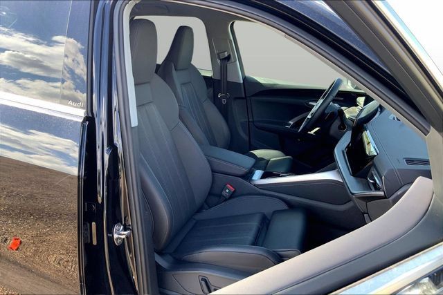 Used 2025 Audi Q5 Premium Plus w/ Premium Plus AWD/4WD image 7