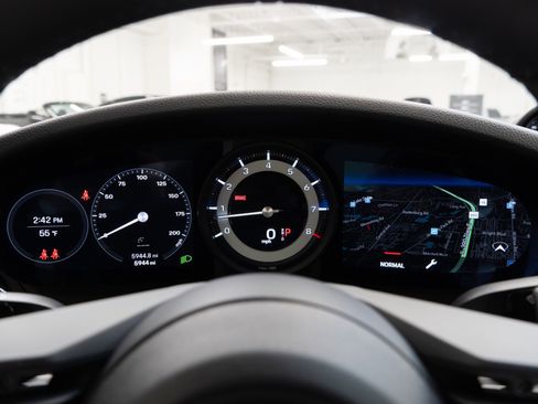 Used 2024 Porsche 911 Carrera S image 19