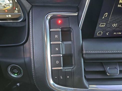 Used 2023 GMC Yukon XL SLT image 12