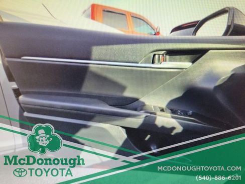 Used 2024 Toyota Camry SE image 12