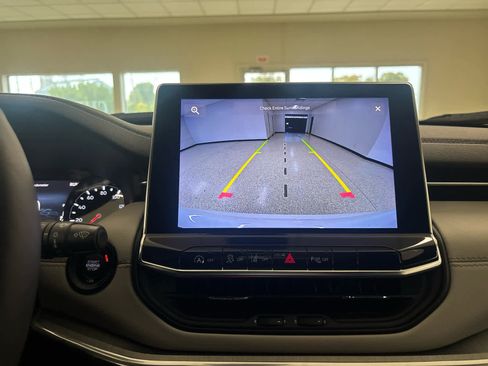 Used 2024 Jeep Compass Limited image 38