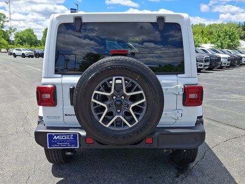 Certified 2025 Jeep Wrangler Unlimited Sahara AWD/4WD image 5