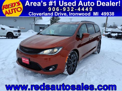 Used 2018 Chrysler Pacifica Touring-L Plus image 1