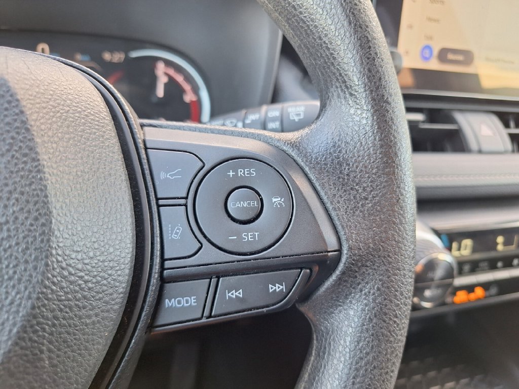 Used 2025 Toyota RAV4 XLE FWD image 15