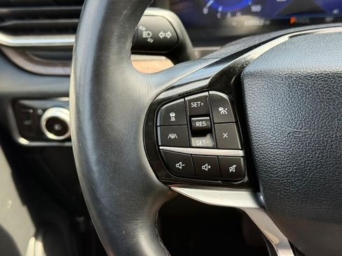 Used 2023 Ford Explorer Platinum w/ Technology Package AWD/4WD image 21