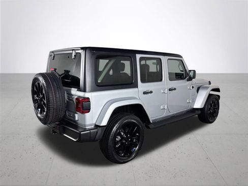 Used 2023 Jeep Wrangler Unlimited Sahara w/ Cold Weather Group AWD/4WD image 6