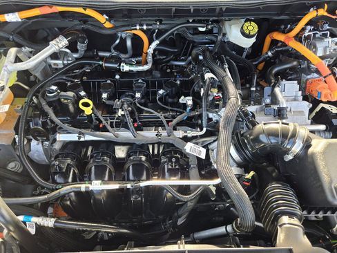 Used 2023 Ford Escape SE image 32