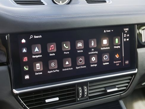 Used 2022 Porsche Cayenne Platinum Edition image 19