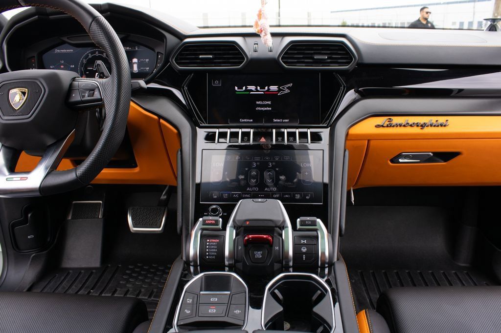 Used 2023 Lamborghini Urus S AWD/4WD image 25