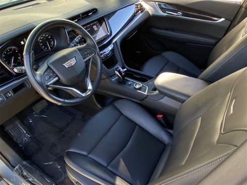 Certified 2025 Cadillac XT6 Premium Luxury image 19