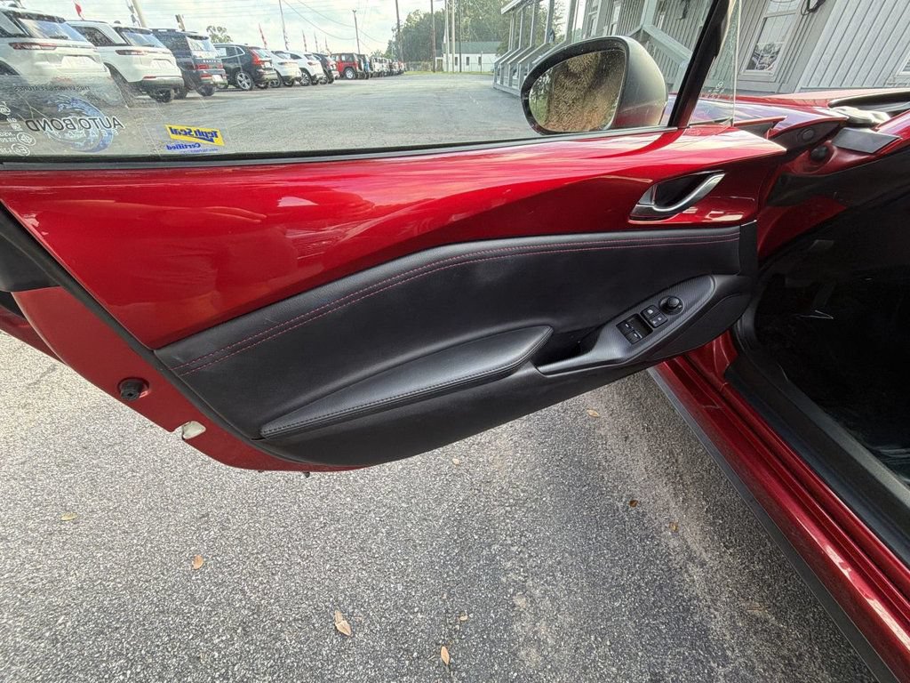 Used 2019 MAZDA MX-5 Miata RF Club RWD image 12