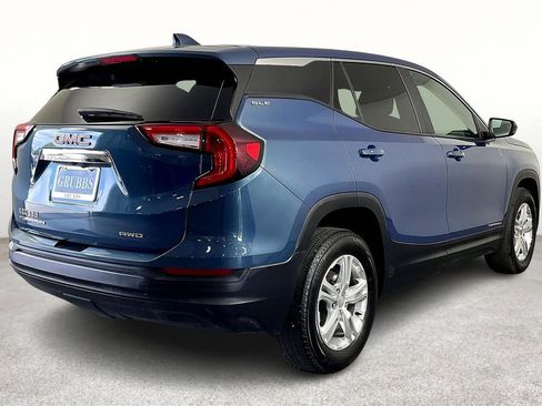 Used 2024 GMC Terrain SLE image 2
