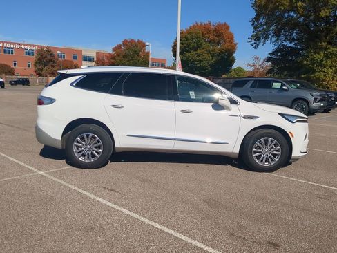 Used 2024 Buick Enclave Premium image 9