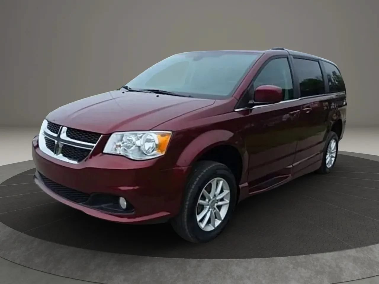 Used 2019 Dodge Grand Caravan SXT FWD image 3