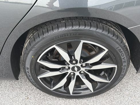 Used 2017 Chevrolet Malibu LT FWD image 6