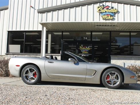 Used 2000 Chevrolet Corvette Coupe w/ Memory Pkg RWD image 18