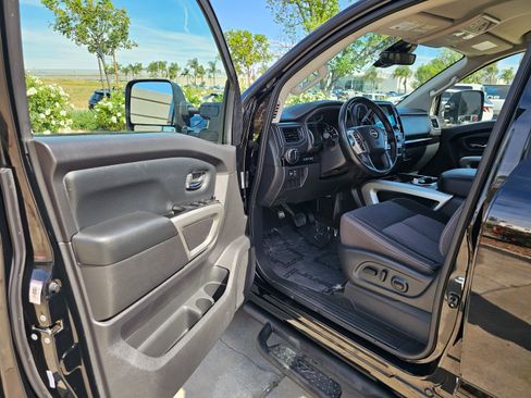 Used 2024 Nissan Titan SV w/ SV Convenience Package image 15
